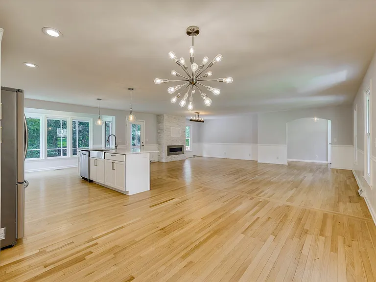 2111 Huron Dr — Photo 21