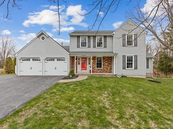 7660 Doubletree Cir, North Syracuse, NY 13212