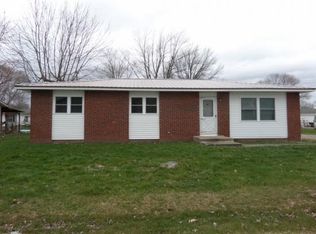 411 NE 15th St, Casey, IL 62420