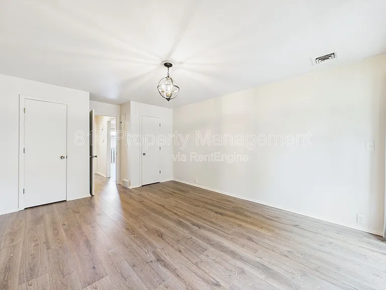 439 W 104th St — Photo 13