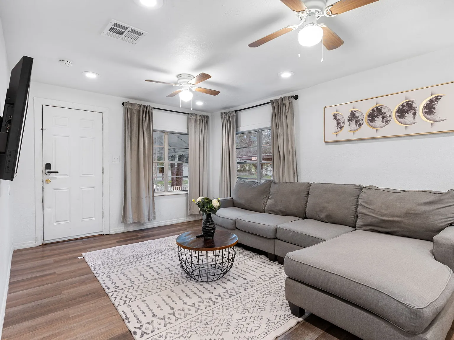 3 bed, 936 sqft, $2,500 — Photo 4