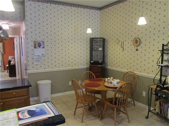 3rd image of 214 Summer Breeze Dr