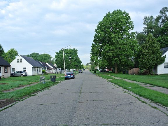 3rd image of 4302 Meadow Ln