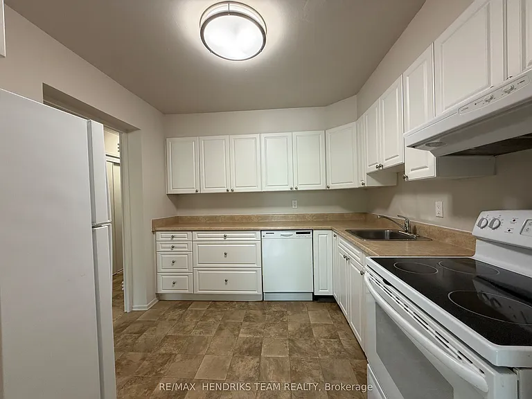 39 Leaside Dr #201 — Photo 3