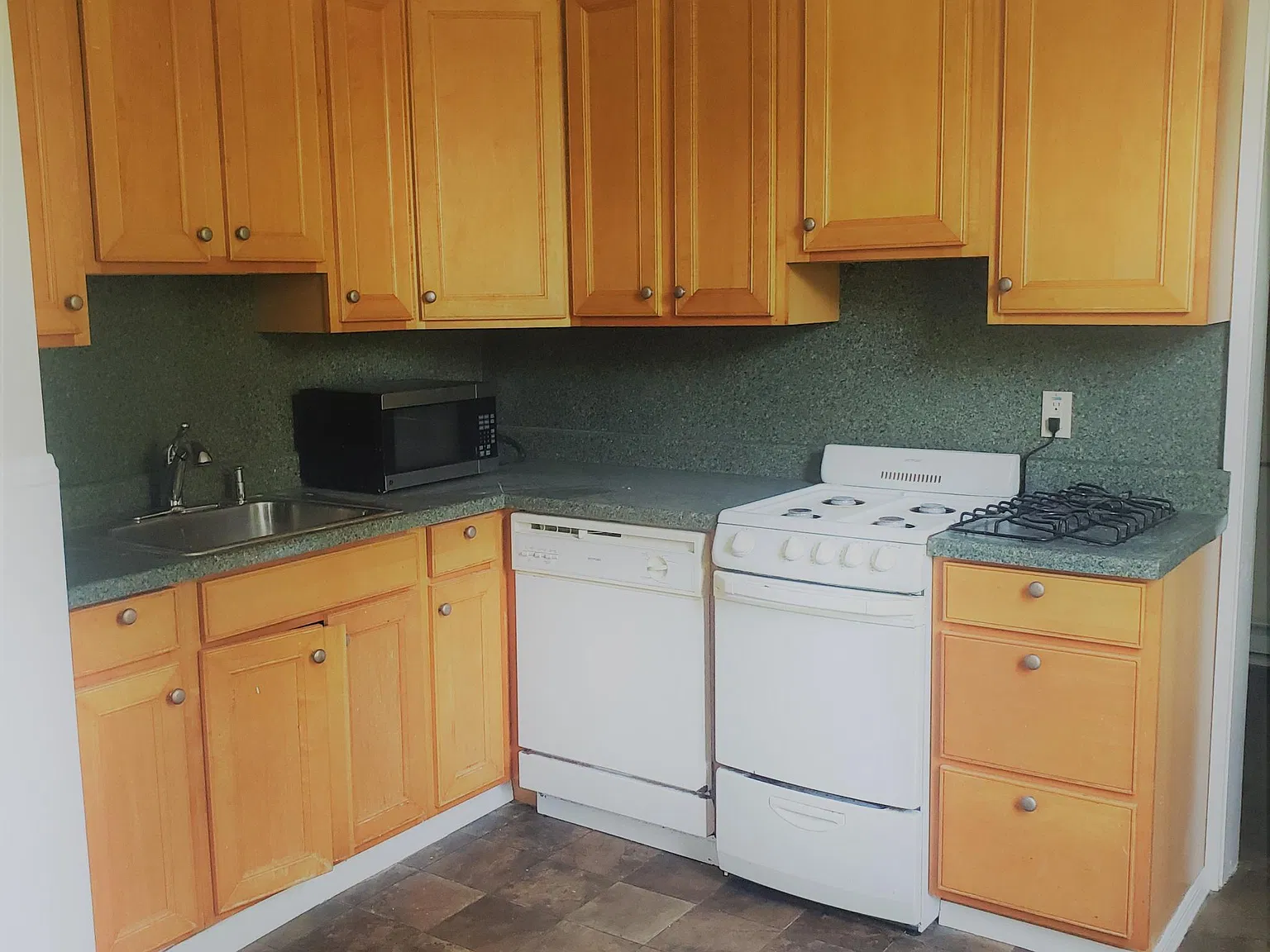 1 bed, 800 sqft, $1,575 — Photo 4