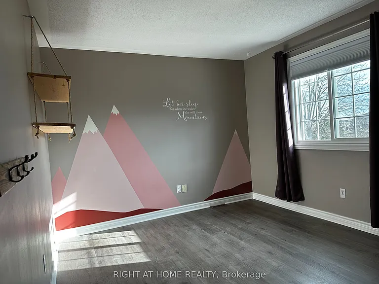 74 Barrydale Cres — Photo 11