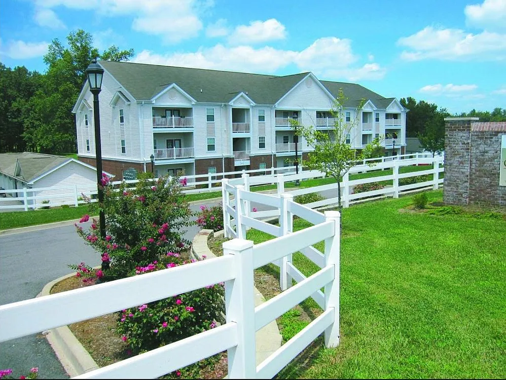 Golf Brook Apartments — Photo 2