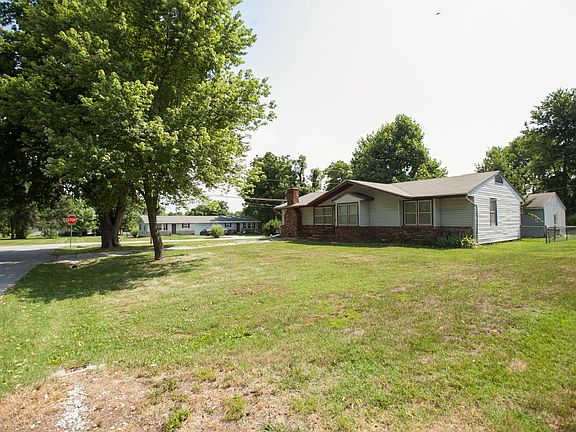 Exterior front yard