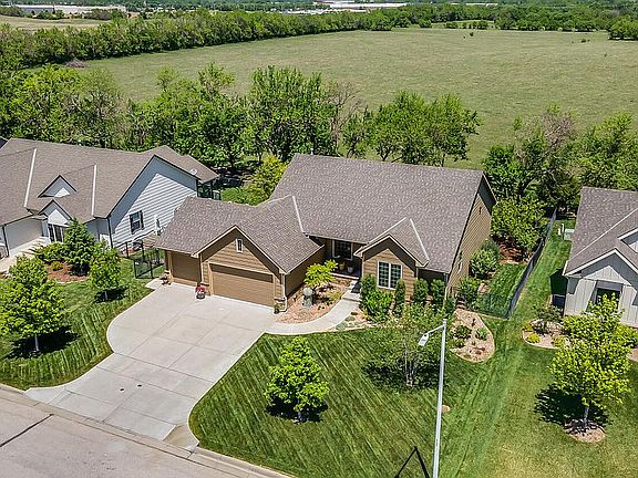 3rd image of 1010 E Woodstone Dr