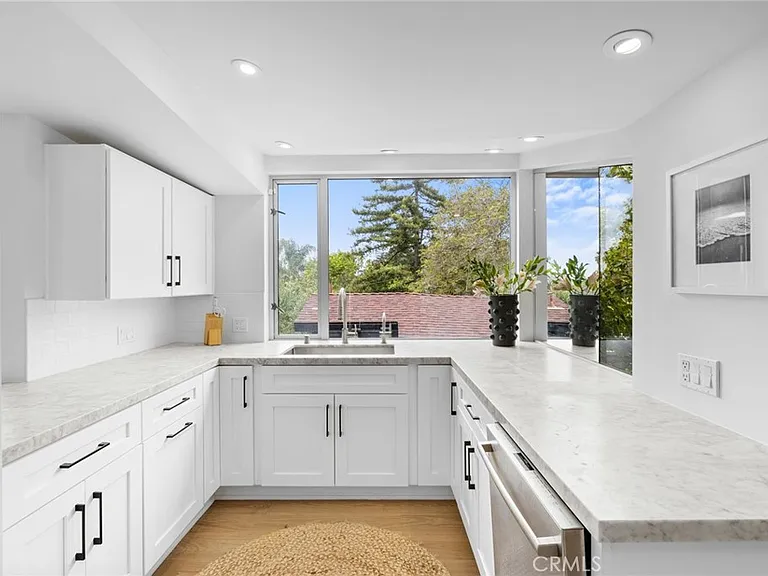 592 Bluebird Canyon Dr — Photo 10