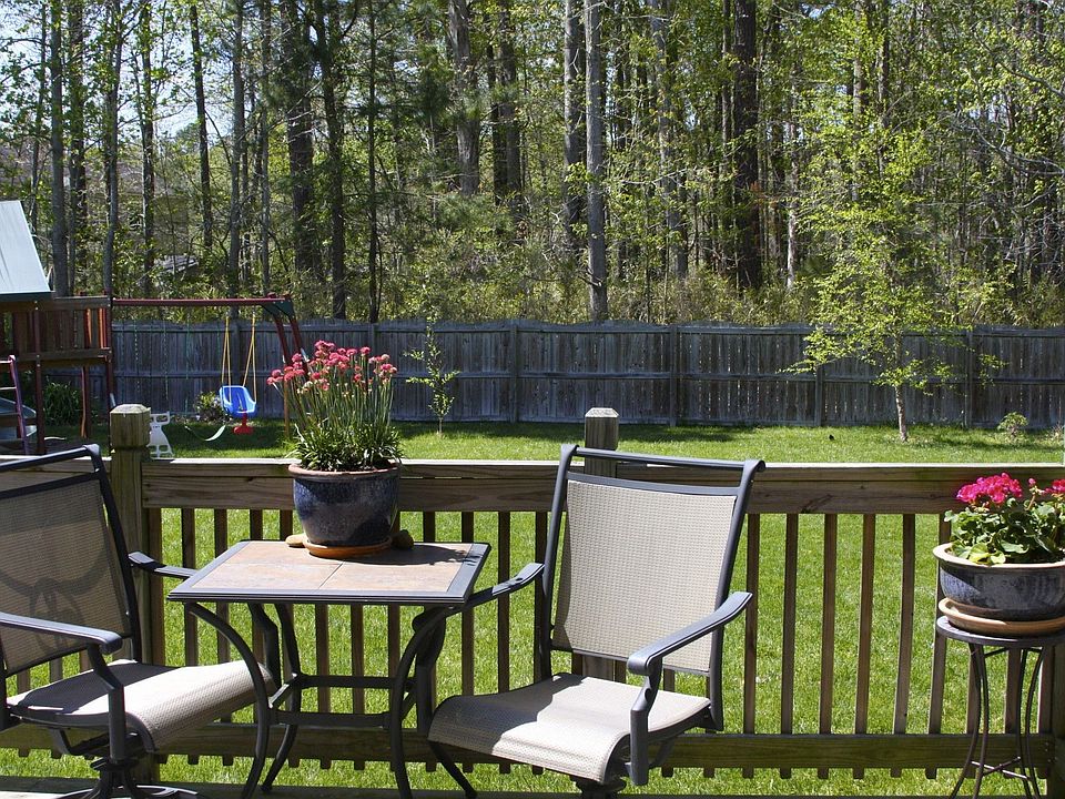 Two tier deck and swing set