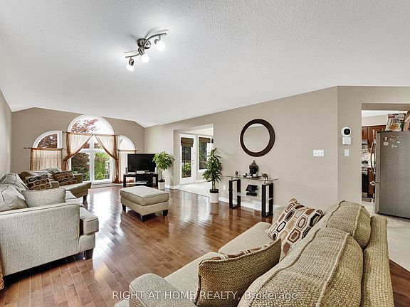 5th image of 3184 Pomeroy Ln