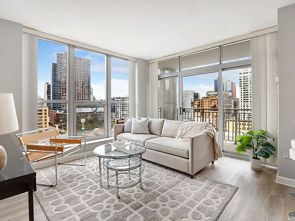 2nd image of 600 N Dearborn St APT 1101