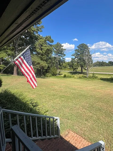 3 bed, 2.5 bath, 1848 sqft, $2,750 — Photo 2