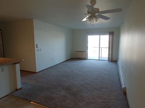 3rd image of 50 Heritage Ln