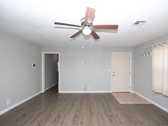 4th image of 2209 John St
