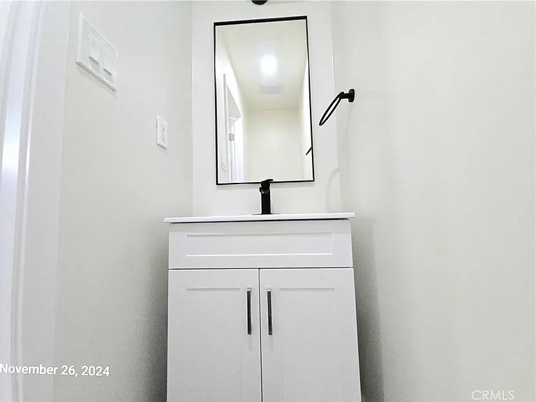 10916 S Inglewood Ave #1/2 — Photo 17