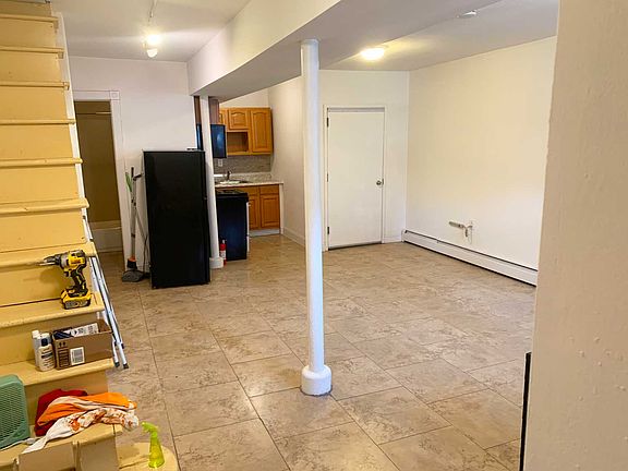 3rd image of 1091 De Kalb Ave #Basement