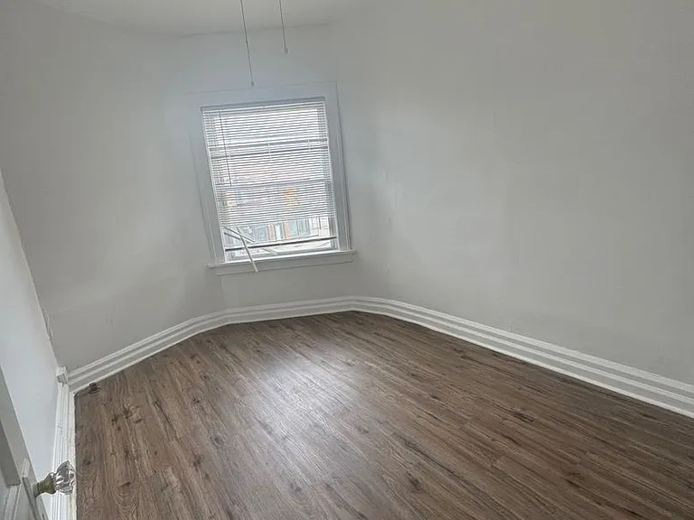 9605 Lorain Ave — Photo 7