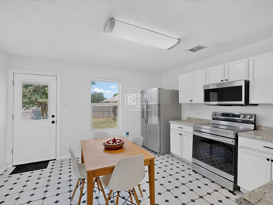 2505 Mitchell Ln
