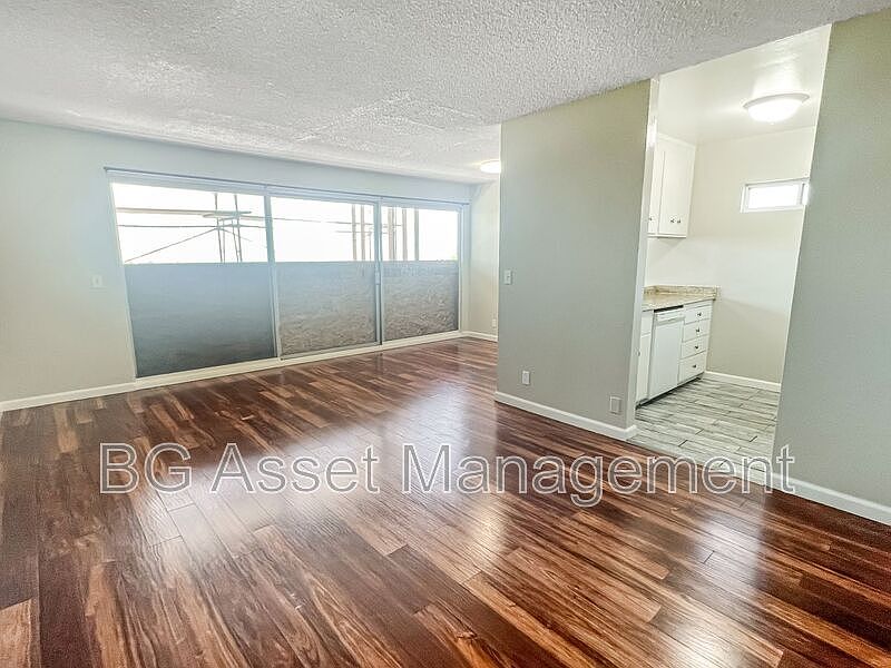 1st image of 10 Lee St APT 8