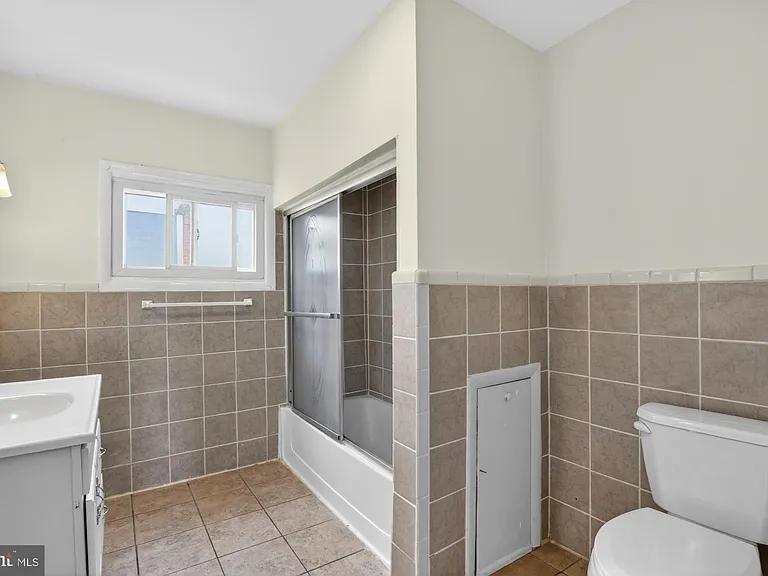 1519 Emily St — Photo 17