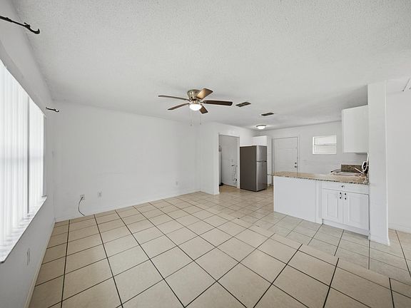 2nd image of 421 NE 26th Ct
