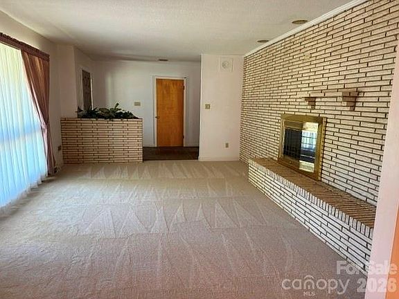 3rd image of 725 Fieldstone Rd