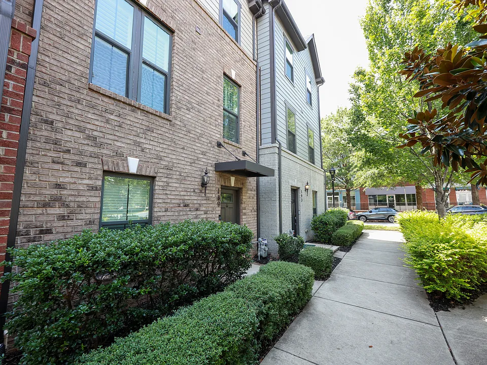 189 W Summit Ave