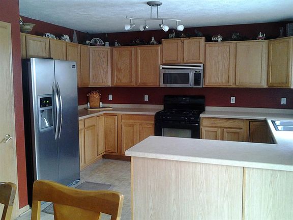 4th image of 385 Prairie Knoll Dr