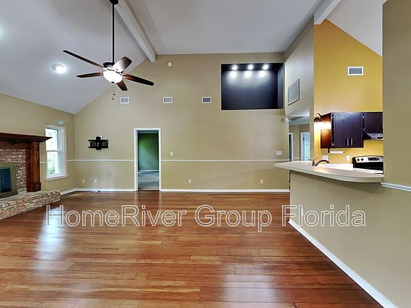 3rd image of 2821 Old Carriage Ln
