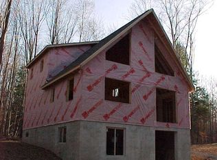 75 Wallenpaupack Dr, Greentown, PA 18426