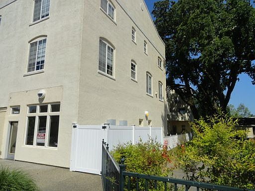 3rd image of 9400 Honsa Ave