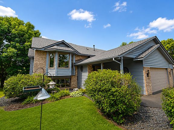 2nd image of 940 Douglas Ct