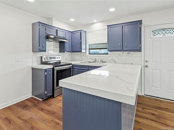 5th image of 307 W Mimosa Dr