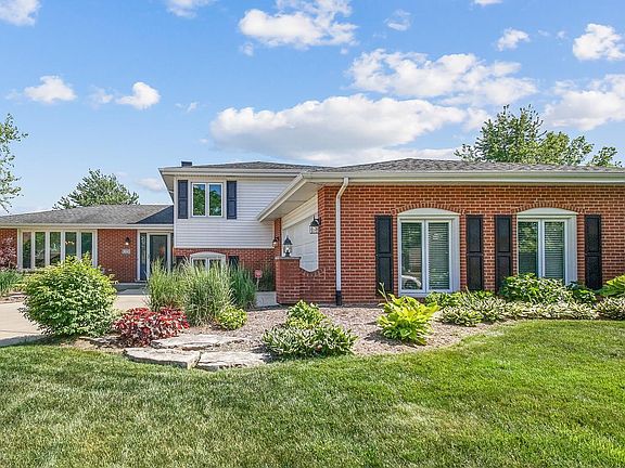 2nd image of 8041 Meadowbrook Ln