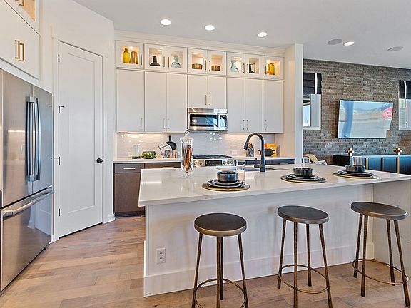 The Devin - Kitchen