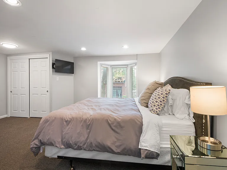 419 W Oakdale Ave #CH — Photo 9