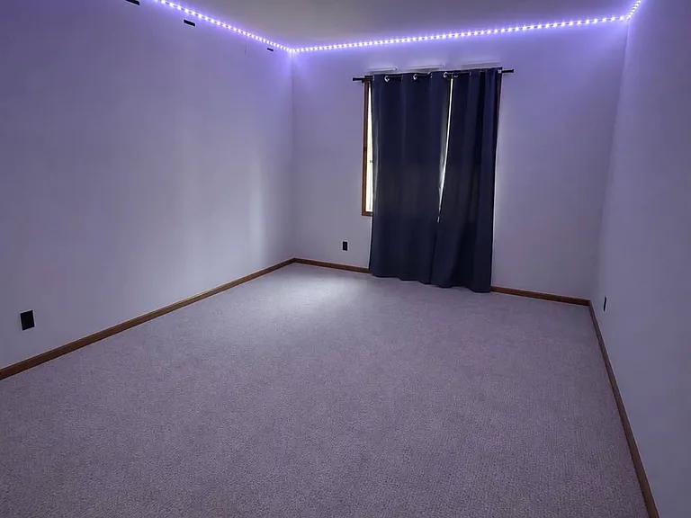 501 Manchester Ln — Photo 13