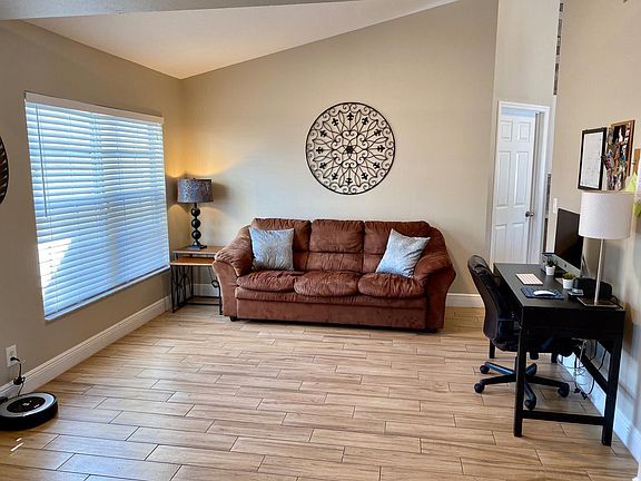 2nd image of 501 SW Fifer Avenue