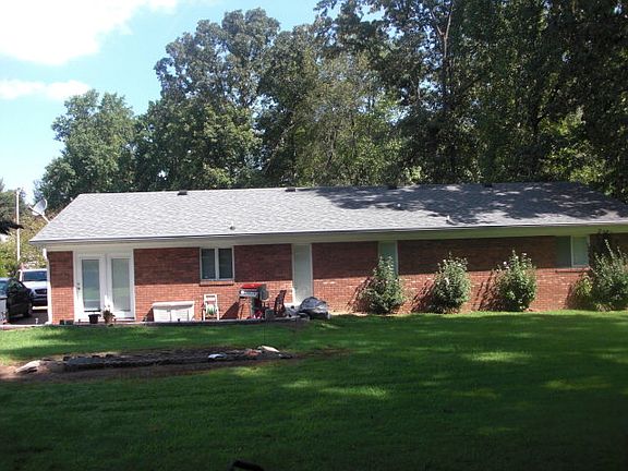 5th image of 450 Laurel Park Cir