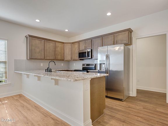 4th image of 103 Pioneer Dr #F