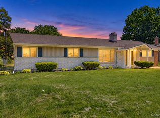 51056 Fairlane Dr, Shelby Township, MI 48316