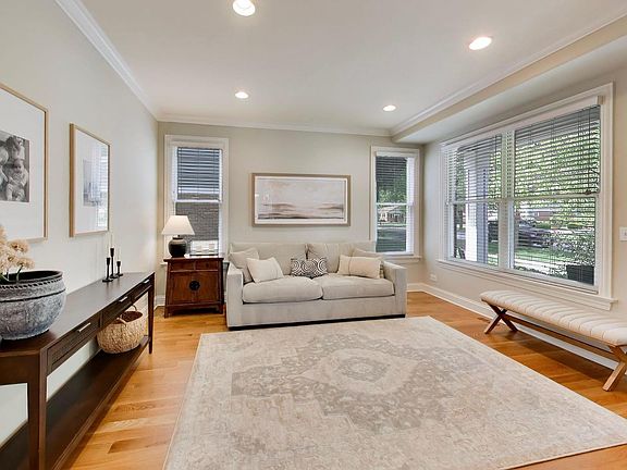 4th image of 713 N Beverly Ln