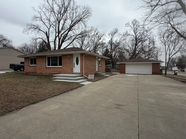 4801 Walnut Dr, Pleasant Hill, IA 50327