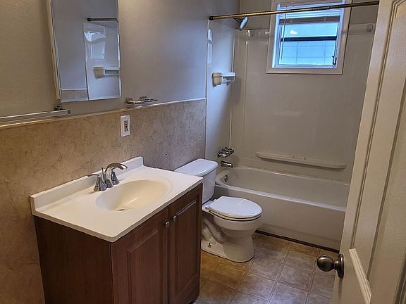 3rd image of 3404 Lawson St
