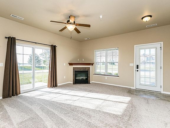 3rd image of 460 Cambria Dr