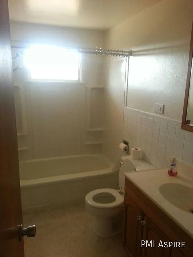 "Charming 3-Bed Home in Longmont with Cozy 960 Sq. Ft. of Living Space Your Perfect Retreat Awaits!" — Photo 4