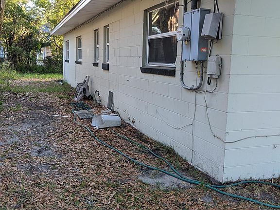 2nd image of 444 W 25th St