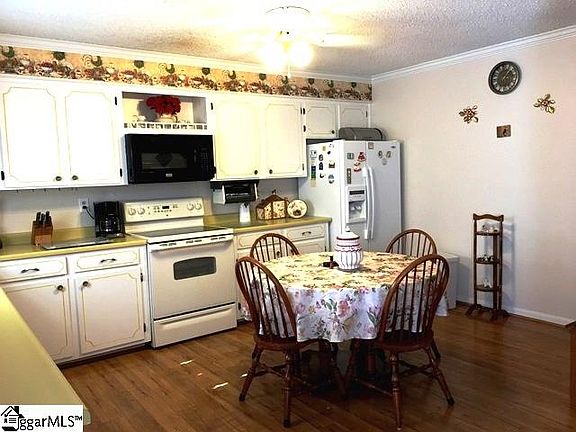 3rd image of 640 Wildwood Ln